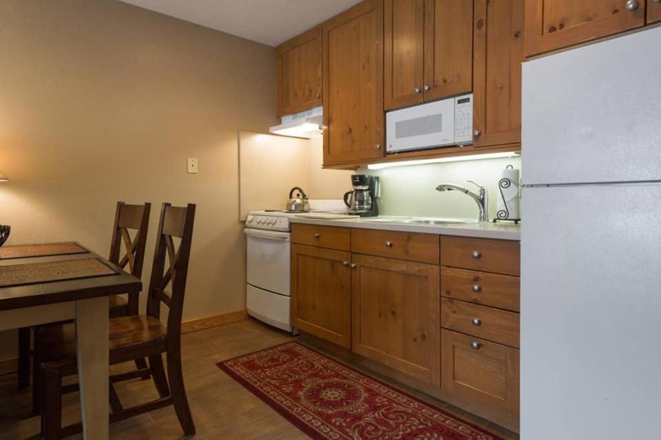 #213 1br Snowcrest Condo Walk 2 Lift Apartment in Park City