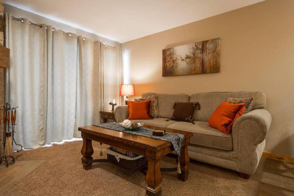 #213 1br Snowcrest Condo Walk 2 Lift Apartment in Park City