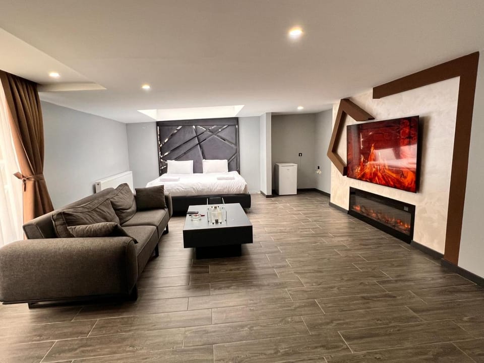TV and multimedia, Living room, Seating area, flat iron