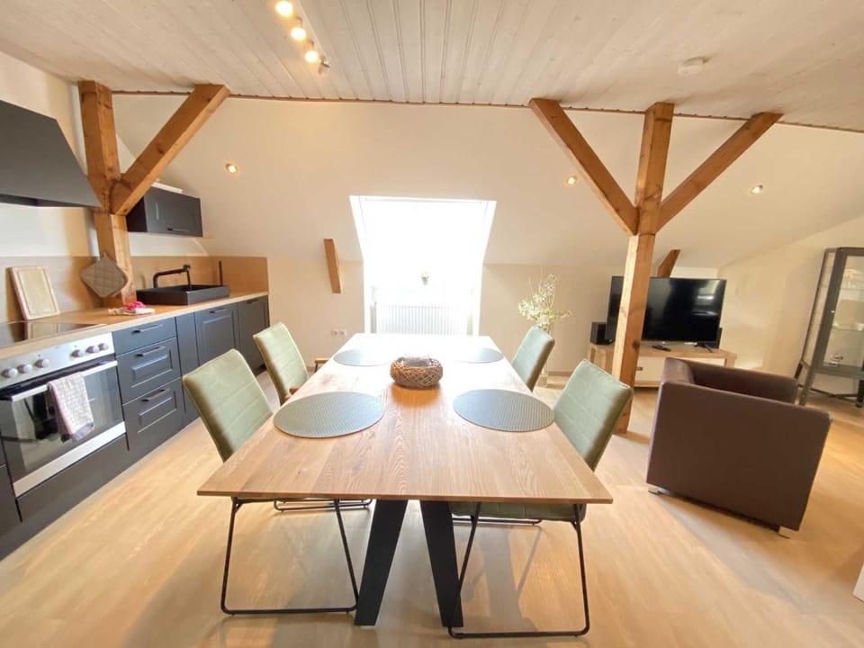 Kitchen or kitchenette, Seating area, Dining area