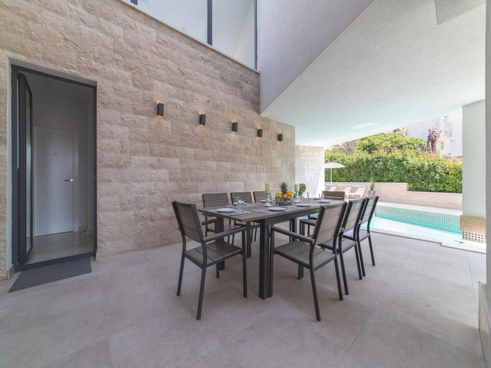 Patio, Day, View (from property/room), Balcony/Terrace, Balcony/Terrace, Seating area, Dining area, Pool view, Swimming pool, sunbed