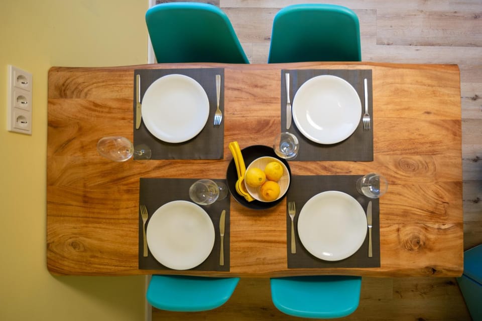 Seating area, Dining area