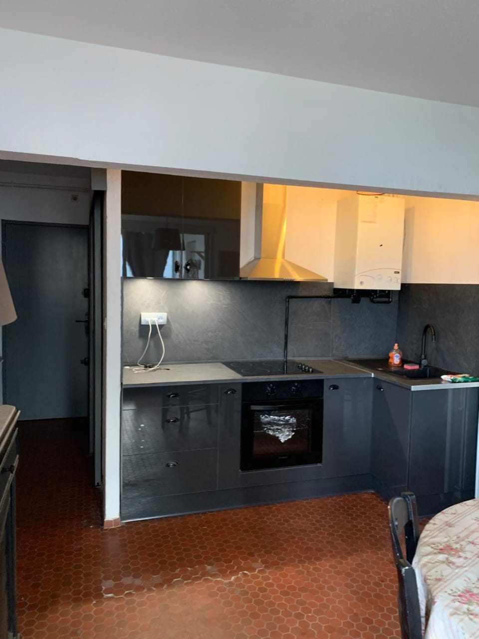 Kitchen or kitchenette, oven, pet friendly, stove