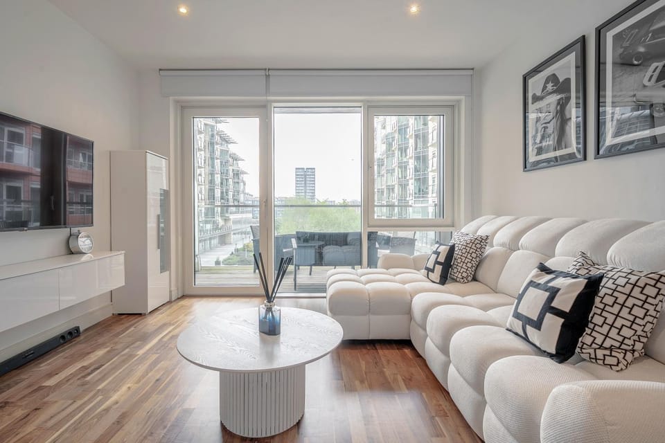Battersea Reach Luxury Riverside Apartment Apartment in London