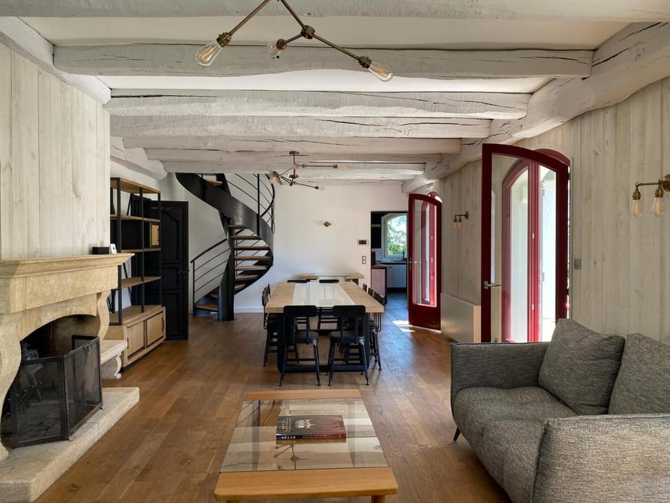 TV and multimedia, Living room, Seating area, flat iron