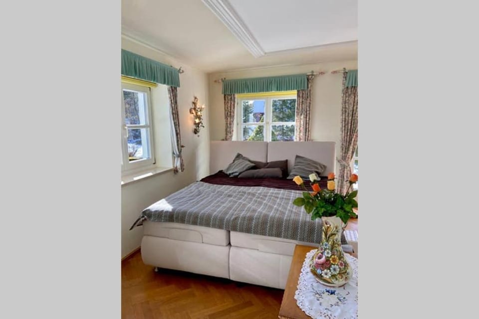 Bed, Living room