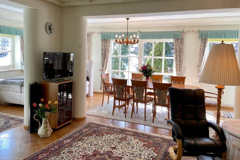 Living room, Seating area, Dining area