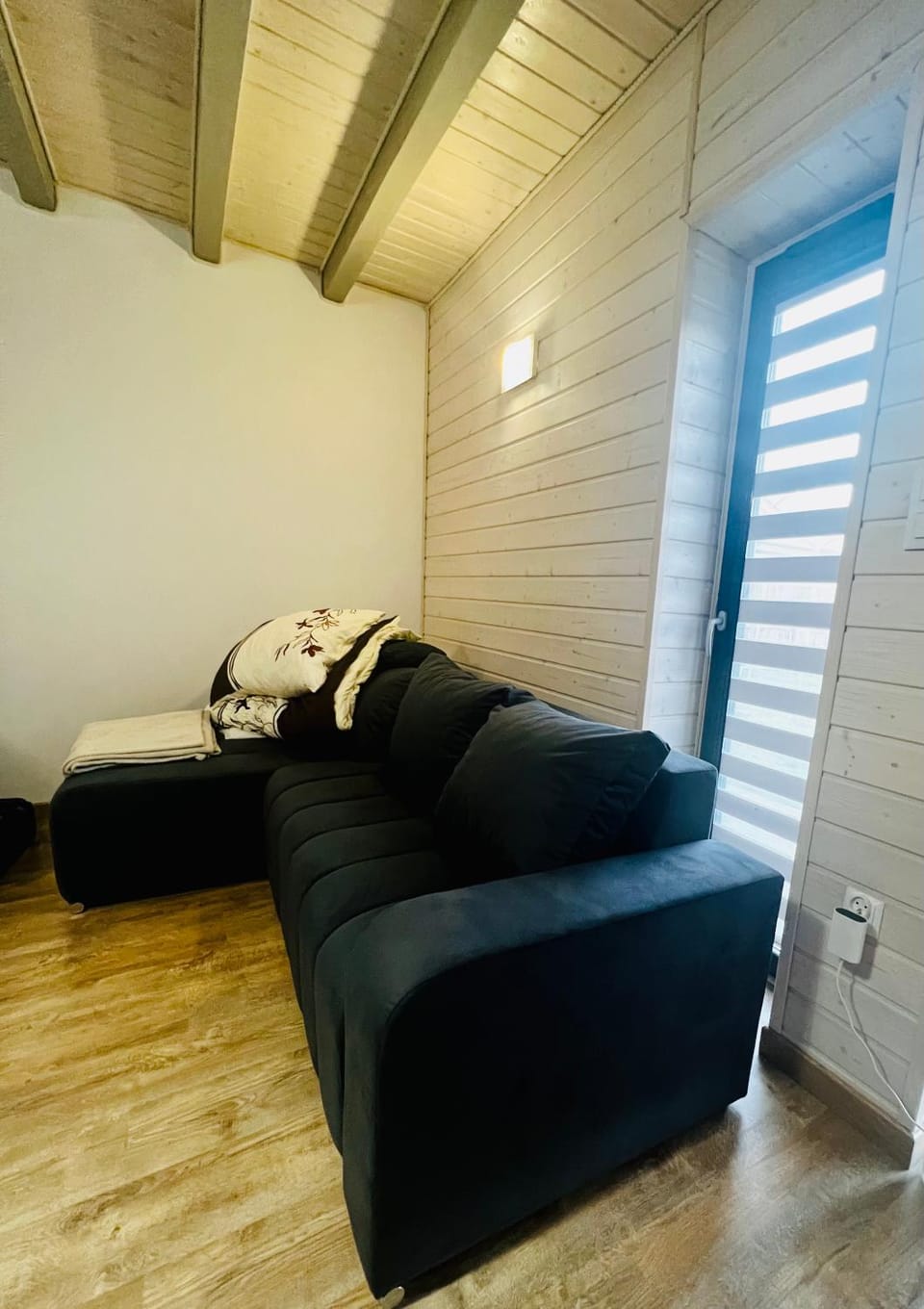 Bed, Living room, Seating area, Bedroom