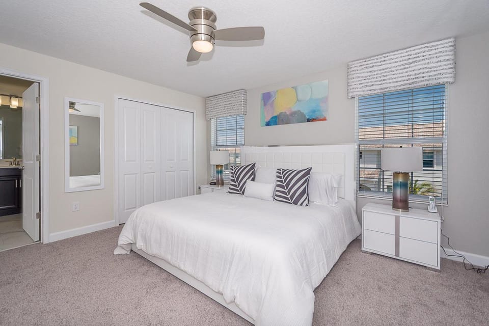 4909NF Townhouse 4 Beds & 3 Baths with Private Pool House in Kissimmee