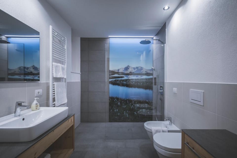 Toilet, Bathroom, towels