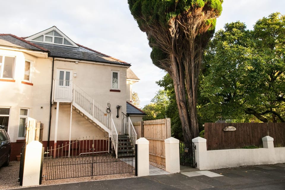 Luxury 2 Bedroom Apartment in Peaceful Location Apartment in Cardiff