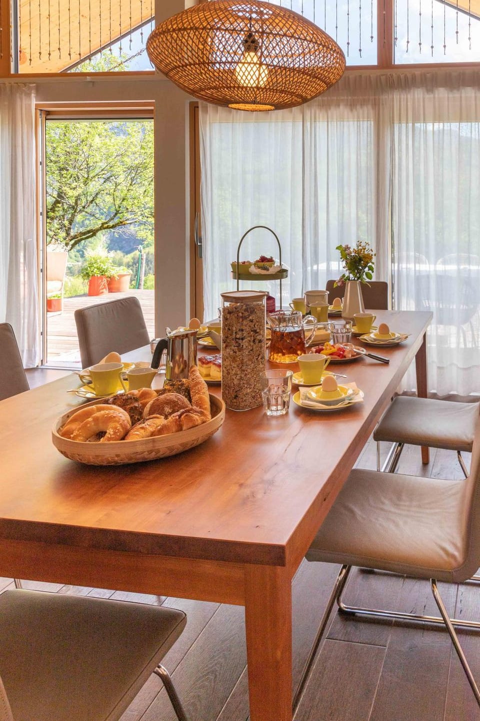 Seating area, Breakfast