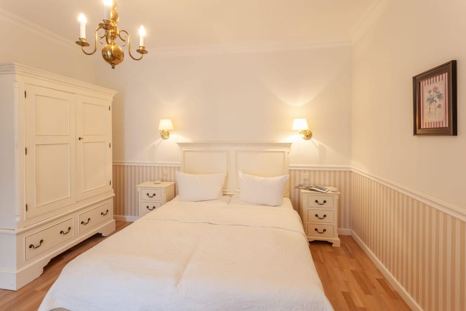 Bed, Bedroom, internet, wardrobe
