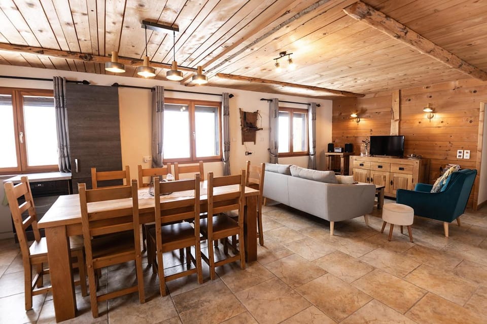 Living room, Seating area, Dining area