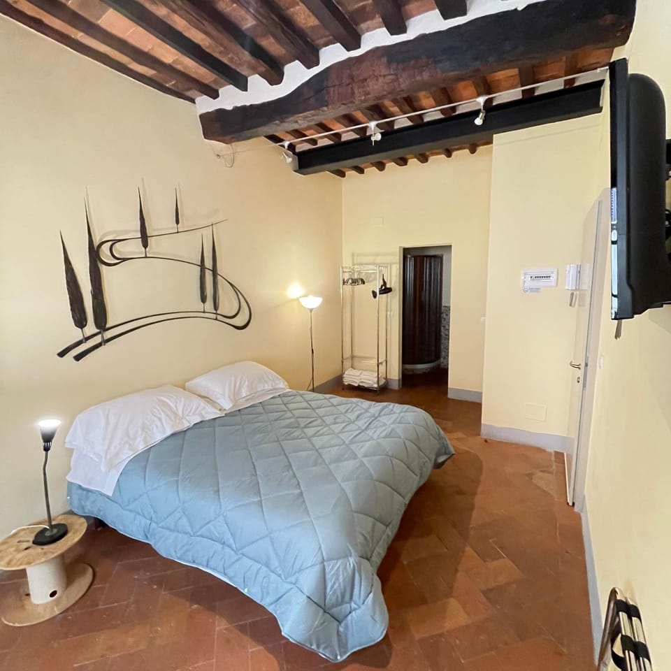 Bed, TV and multimedia, Photo of the whole room, Bedroom