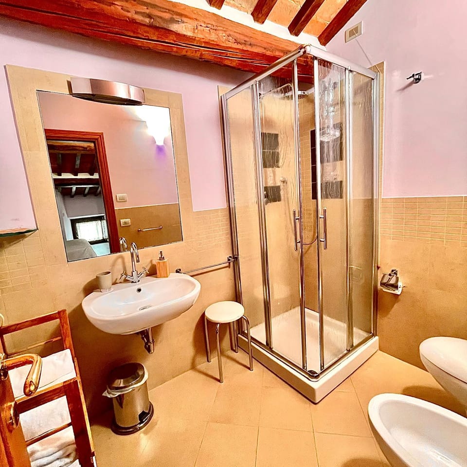 Shower, Toilet, bidet