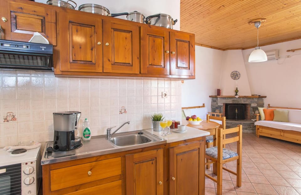 Kitchen or kitchenette, Seating area