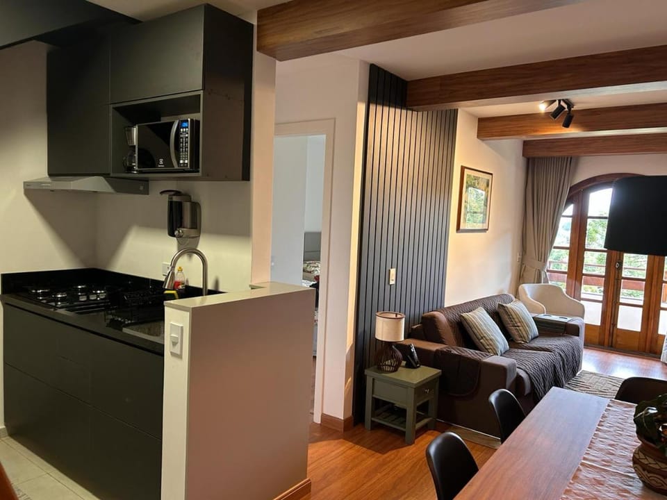 Kitchen or kitchenette, Dining area, minibar