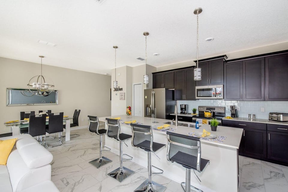 4929GC Townhouse 4 Beds & 3 Baths with Private Pool House in Kissimmee