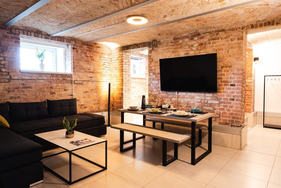 TV and multimedia, Living room, Seating area, Dining area, Evening entertainment