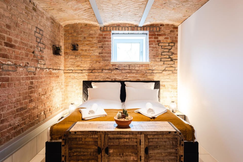 Bed, View (from property/room), Photo of the whole room, Bedroom, towels