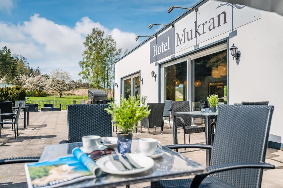 Property building, Spring, Balcony/Terrace, Breakfast