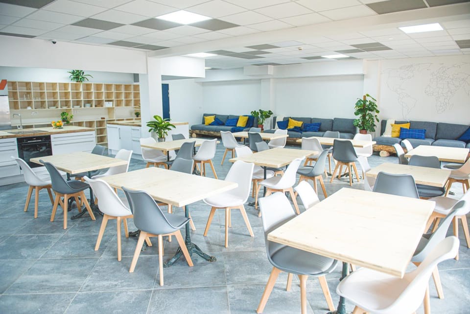 Restaurant/places to eat, Lounge or bar