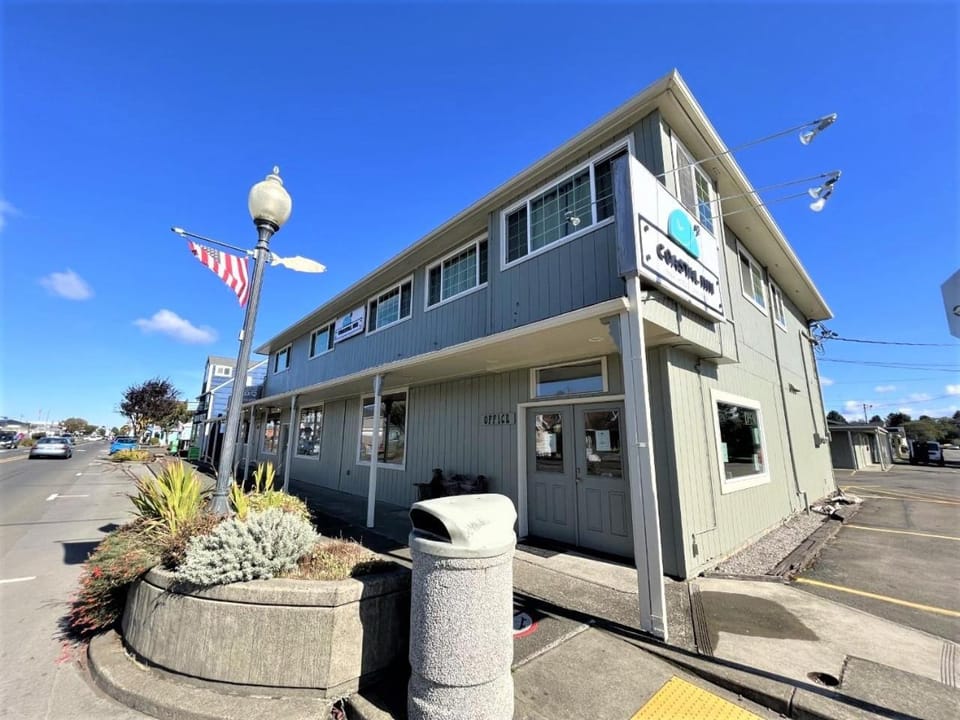 Property building, Day, Windsurfing, Street view, Parking