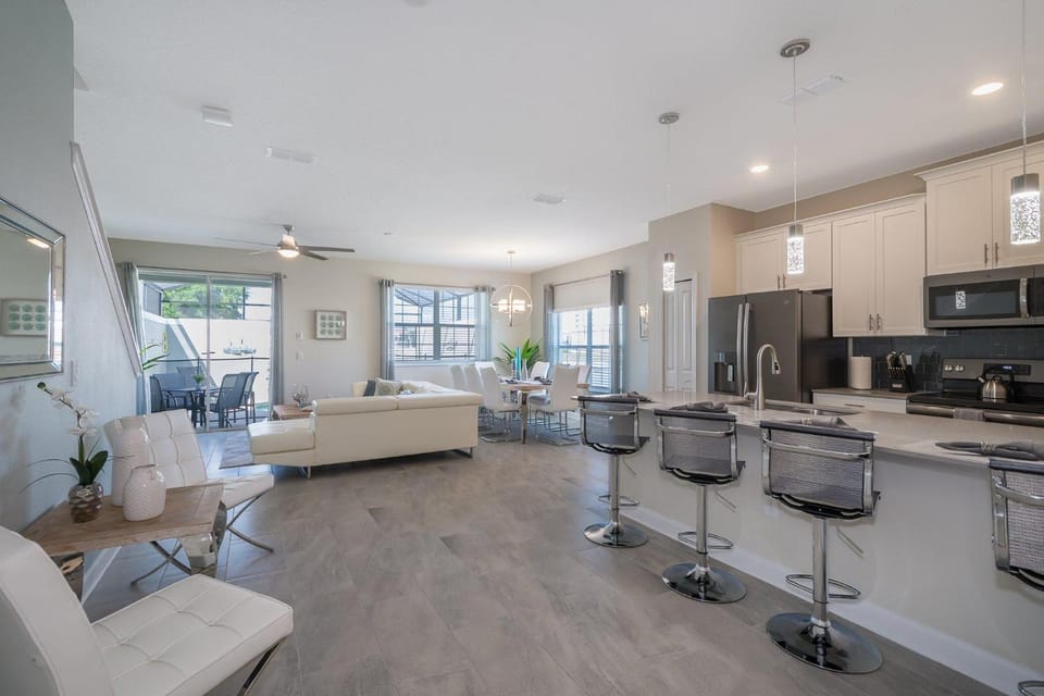 4975AN Townhouse 5 Beds & 4 Baths with Private Pool House in Kissimmee