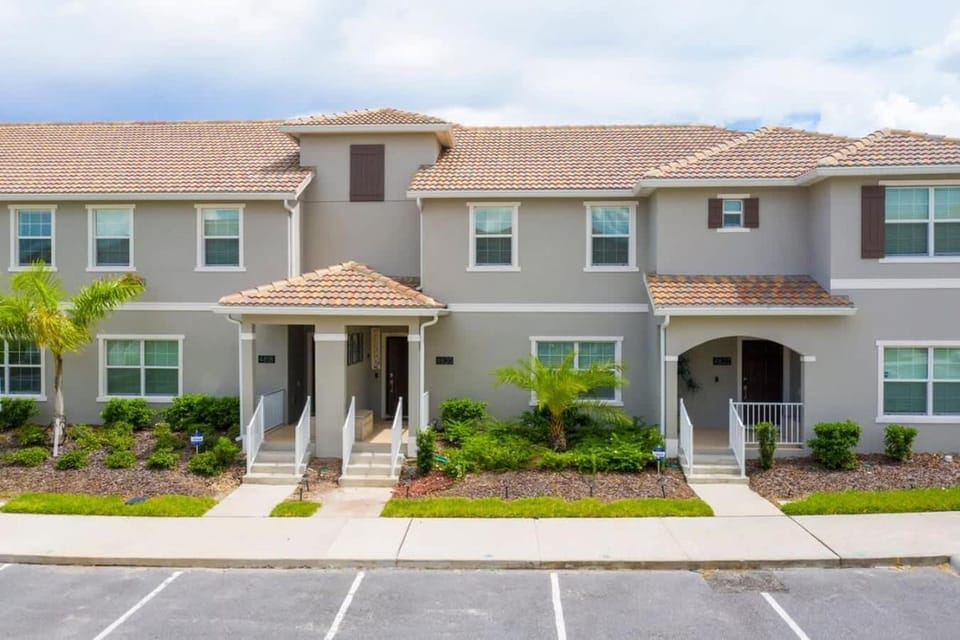Luxurious Décor 4 Bd w/ Pool Close to Disney 4820 House in Kissimmee