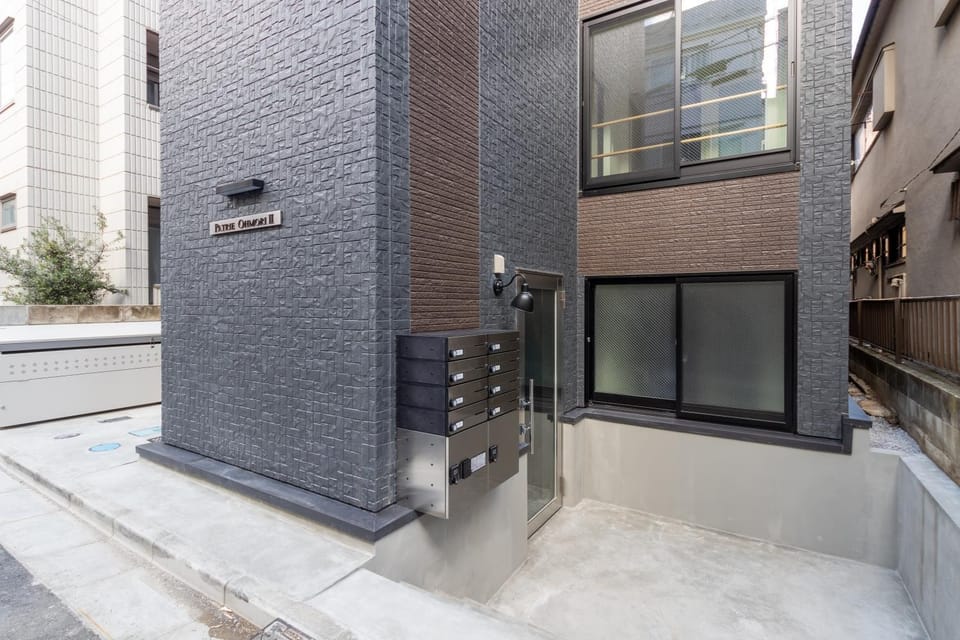 Facade/entrance