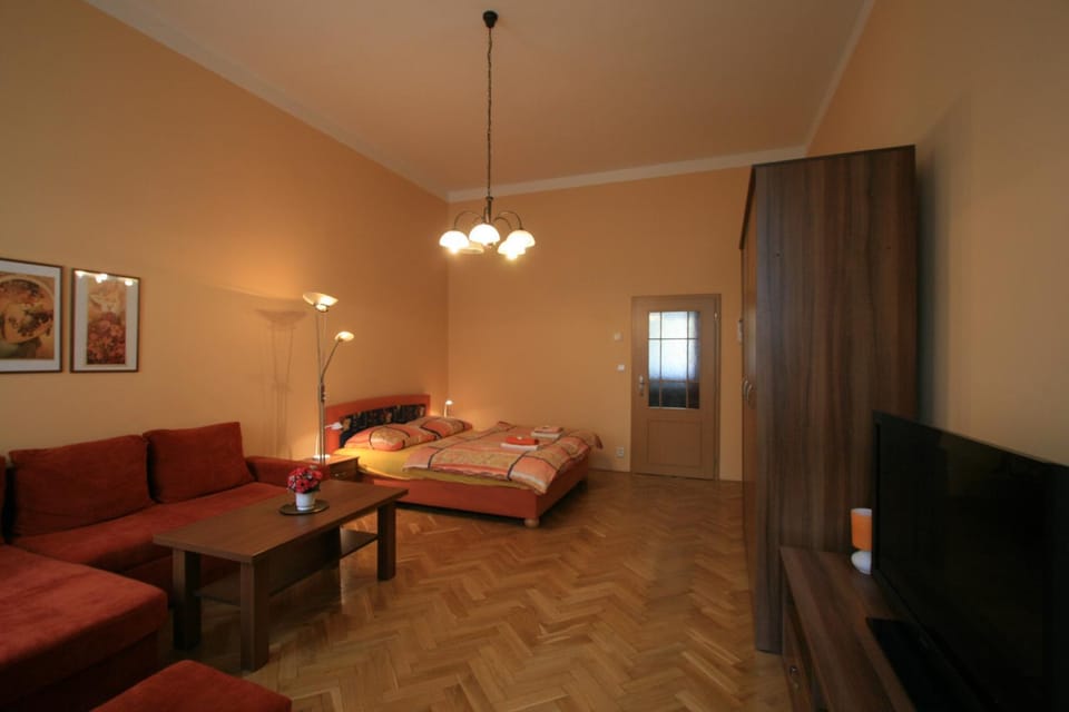 Bed, Seating area, Bedroom
