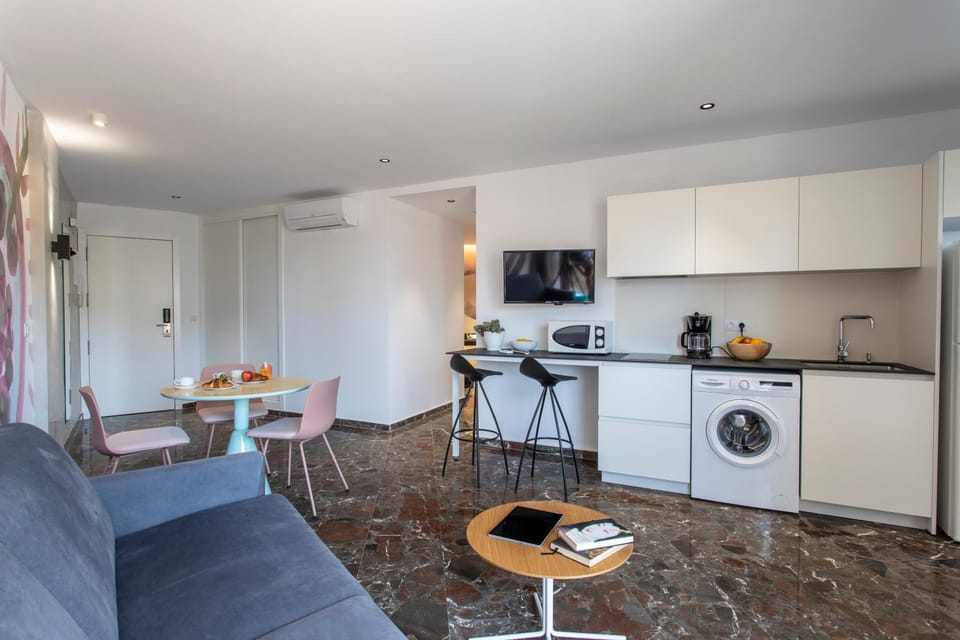 Kitchen or kitchenette, Living room, Dining area