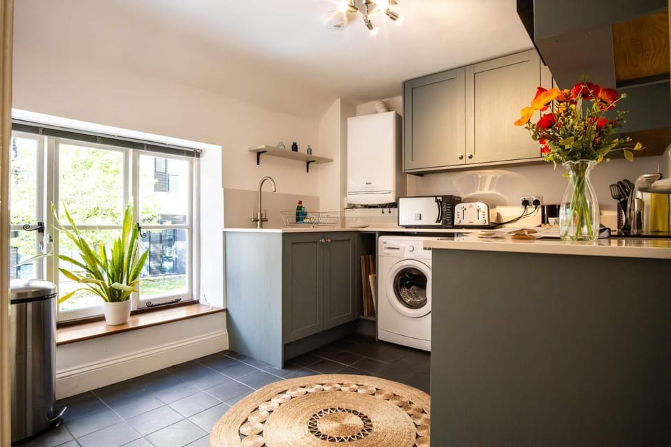 Grade II Listed Flint Cottage Sleeps 4 Apartment in Norwich