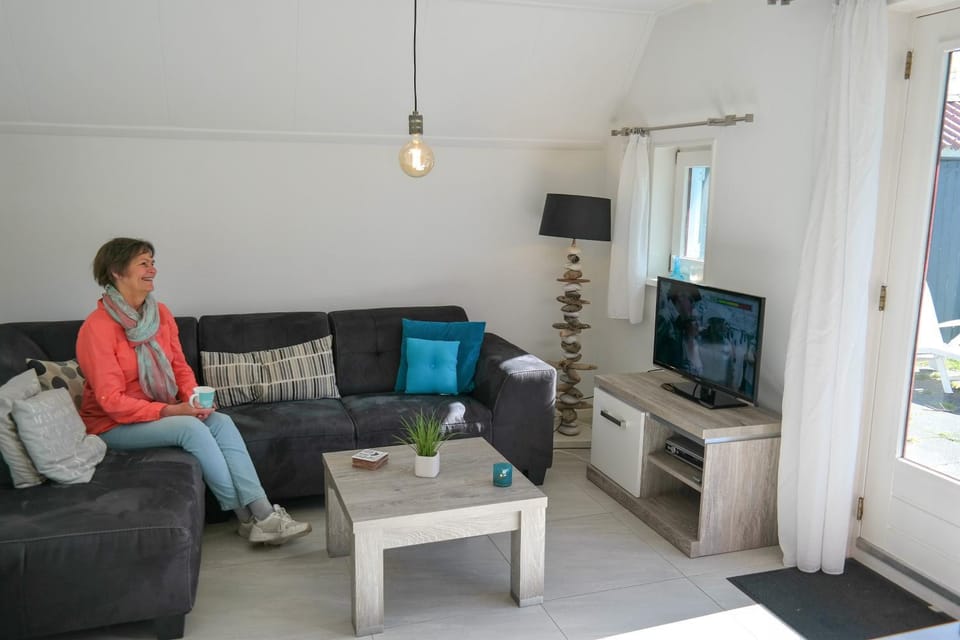 Lilian Modern Holiday home at a typical dutch canal, close to the Lauwersmeer House in Anjum