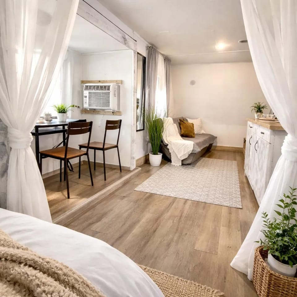 Bed, Kitchen or kitchenette, Living room, Seating area, Dining area, Bedroom, oven, pet friendly