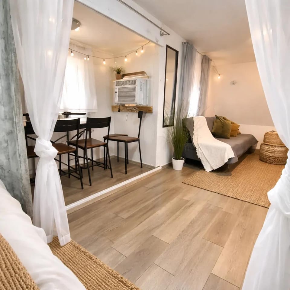 Bed, Kitchen or kitchenette, Living room, Photo of the whole room, Seating area, Dining area, Bedroom