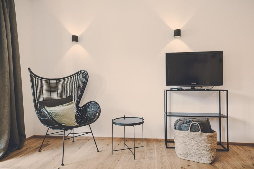 TV and multimedia, Seating area