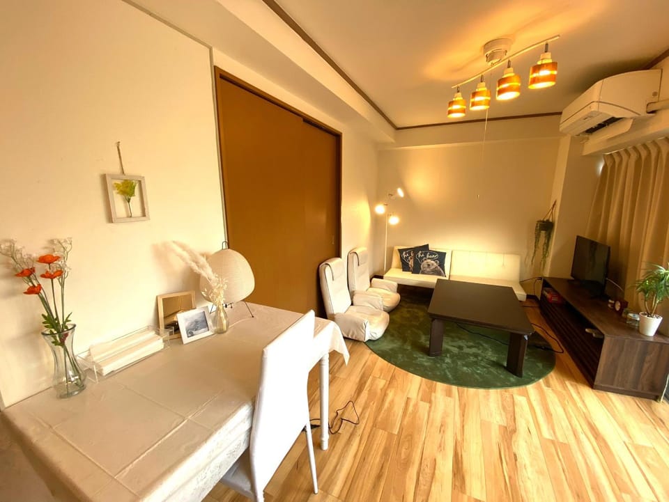 TV and multimedia, Seating area, Dining area
