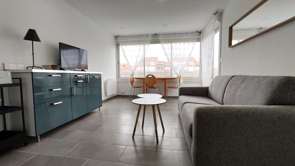 Communal lounge/ TV room, Living room, Seating area