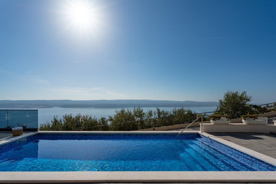 Property building, Balcony/Terrace, Sea view, Swimming pool