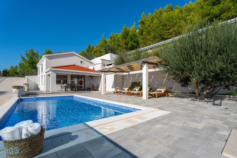Property building, Balcony/Terrace, Seating area, Mountain view, Sea view, Swimming pool