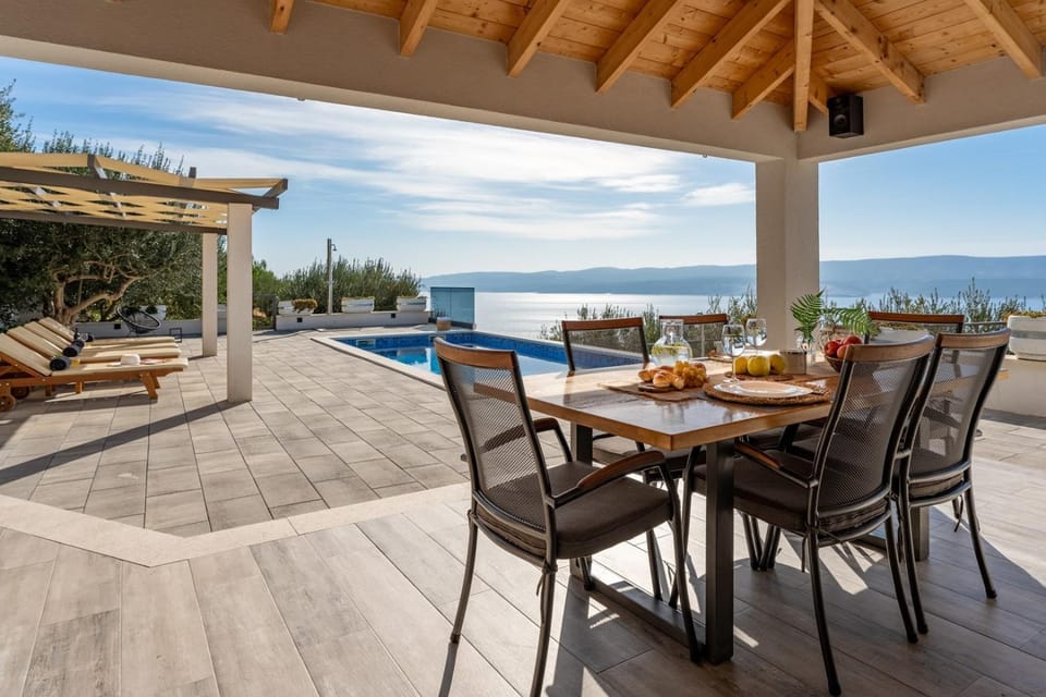 Property building, BBQ facilities, Balcony/Terrace, Seating area, Dining area, Sea view, Swimming pool