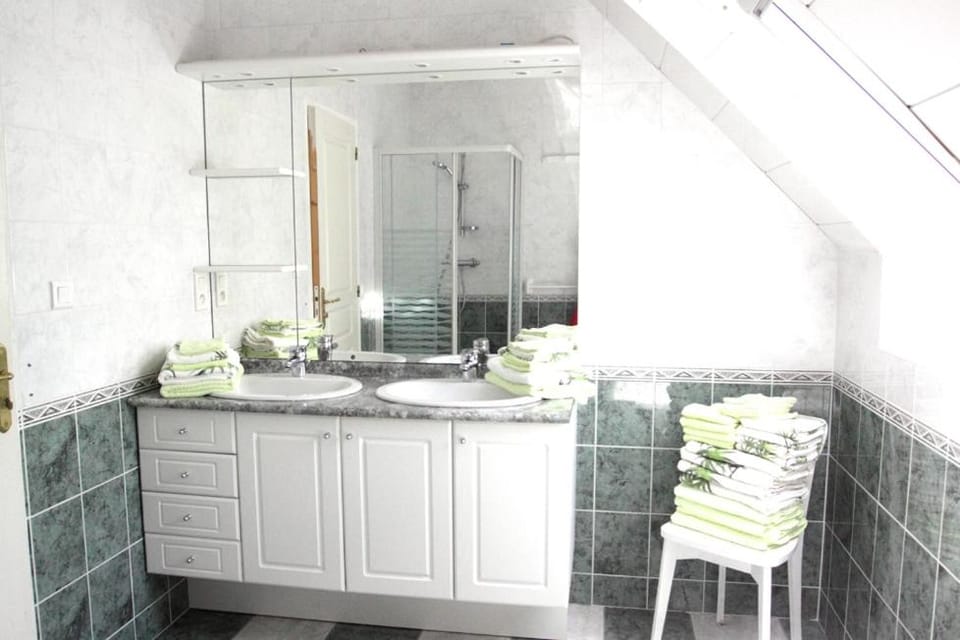 Gîte 4 km mer, 1 km centre ville, pour 8 pers House in Plestin-les-Grèves