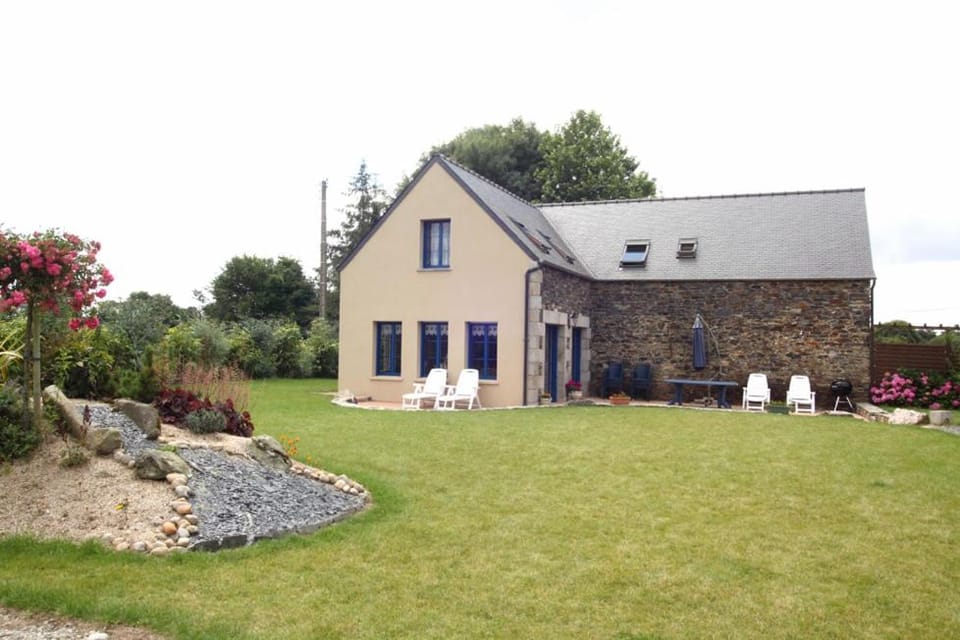 Gîte 4 km mer, 1 km centre ville, pour 8 pers House in Plestin-les-Grèves