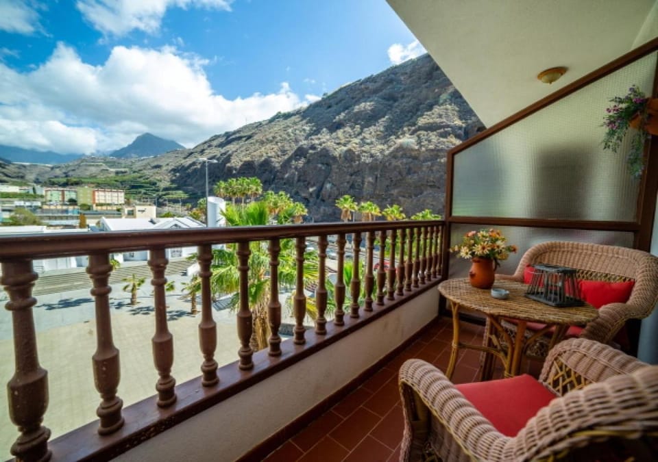 Balcony/Terrace, Mountain view