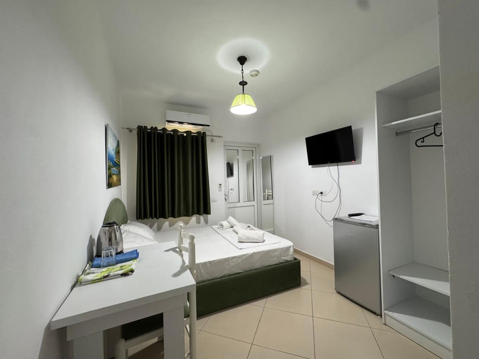 TV and multimedia, Coffee/tea facilities, Photo of the whole room