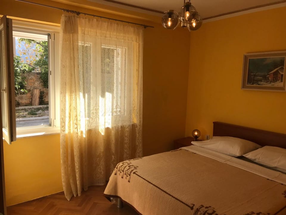 Summer rooms Baška 2 Bed and Breakfast in Lika-Senj County