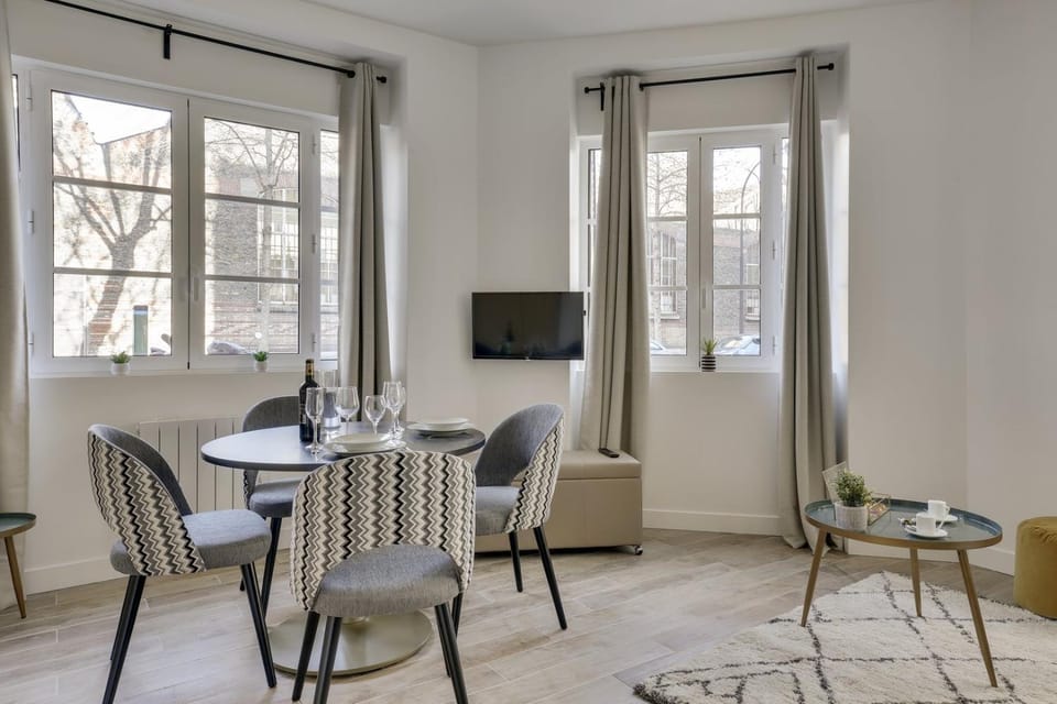 TV and multimedia, Living room, Dining area