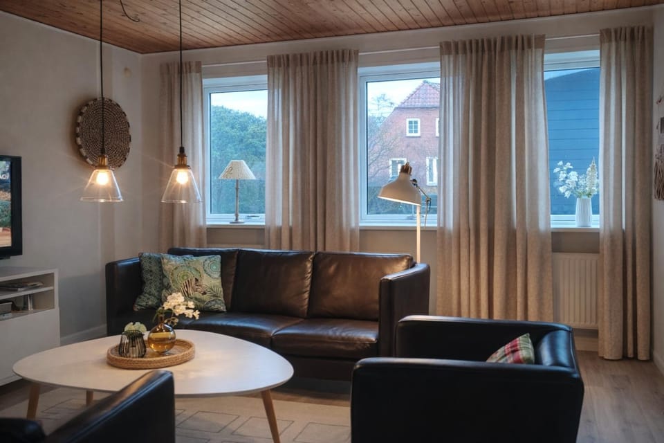 Havhuset I Øster Hurup - i byen, ved stranden House in Central Denmark Region